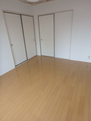 コーポスカイの洋室