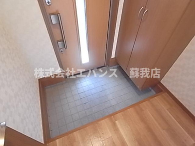【玄関】 | ロングアイランドヒルツE | 落ち着いた雰囲気の外観です