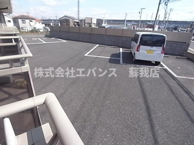 【駐車場】 | ロングアイランドヒルツE | 駐車場完備です