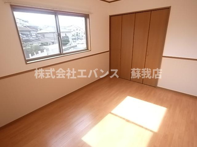 【寝室】 | ロングアイランドヒルツE | 寝室にぴったりのお部屋です