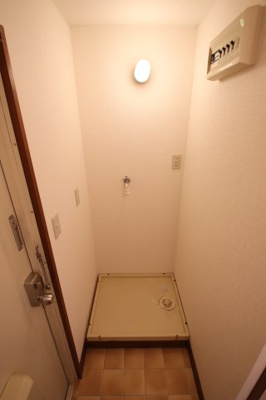 【設備】 | アンビエンテ茱萸木 | 室内洗濯機置場