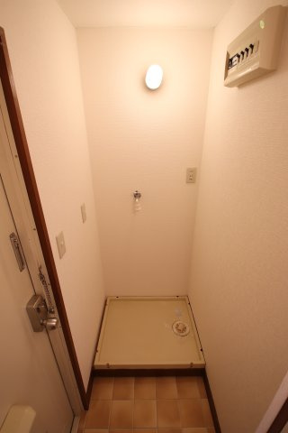 【設備】 | アンビエンテ茱萸木 | 室内洗濯機置場