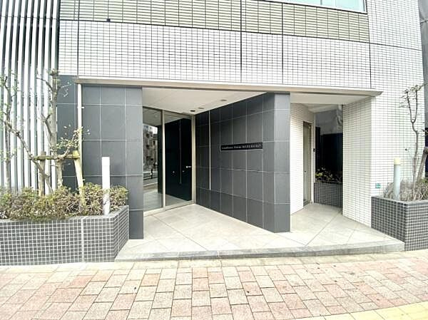 コンフォルテハイム池袋のエントランス