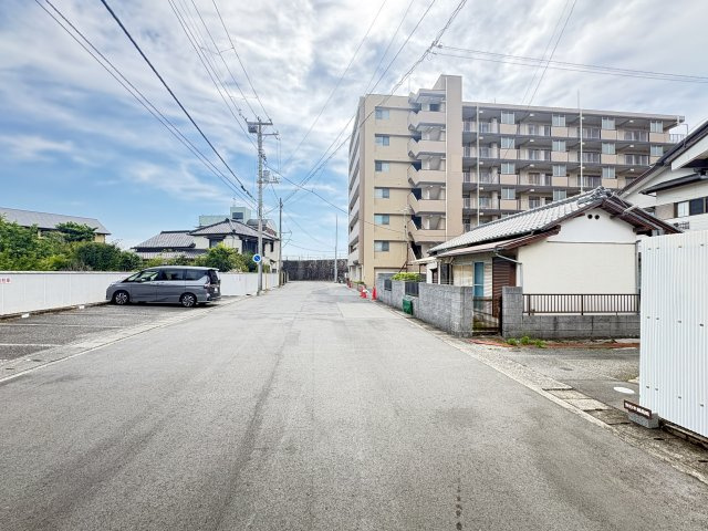 売土地　沼津市西島町の周辺|圧迫感の少ない開放的な街並みが広がります。
