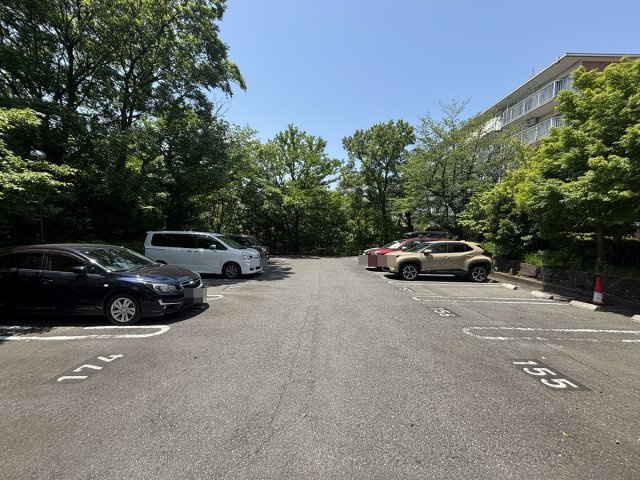 来客者用の駐車場も複数台ある為、ご家族やご友人様が遊びに来られた際にも便利です！