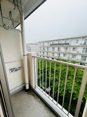 中山五月台住宅6号棟のバルコニー
