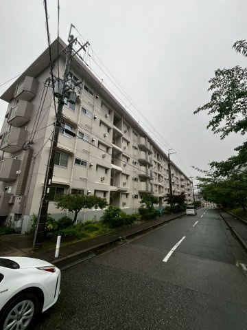 中山五月台住宅6号棟の外観