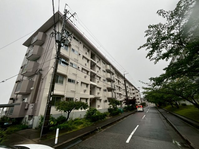 中山五月台住宅6号棟の外観
