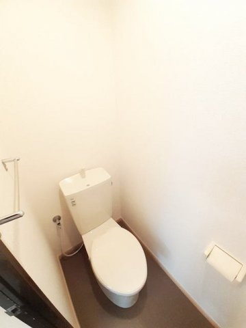 熊本市東区上南部２丁目のアパートのトイレ|ゆったりとした空間のトイレです