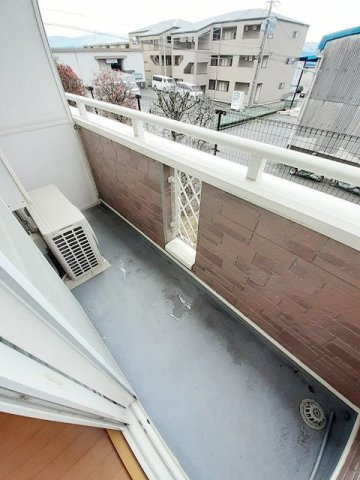 熊本市東区小山２丁目のアパートのバルコニー|開放的で明るい空間を演出してくれるバルコニーです