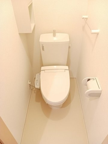 熊本市東区新南部３丁目のアパートのトイレ|落ち着いた色調のトイレです