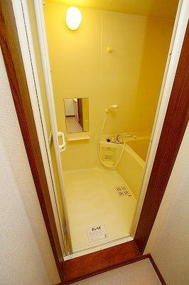 熊本市東区戸島西１丁目のアパートの浴室|日々の疲れを癒すお風呂付です