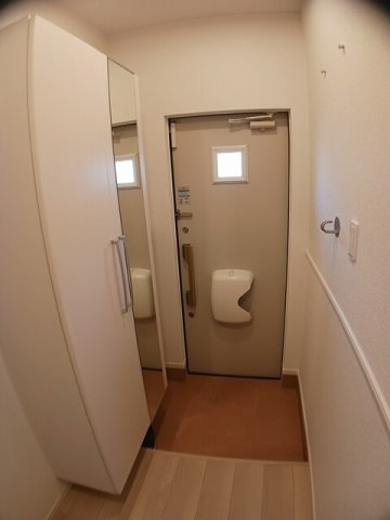 菊池郡菊陽町大字津久礼のアパートの玄関|明るい玄関です