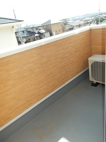 合志市豊岡のアパートのバルコニー|バルコニーからの眺めを楽しみながら食事をしませんか