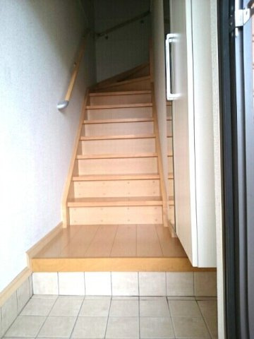 合志市豊岡のアパートの玄関|明るい玄関です