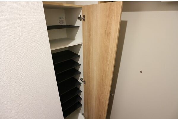 ＲＥＧＡＬＥＳＴ六番町の玄関
