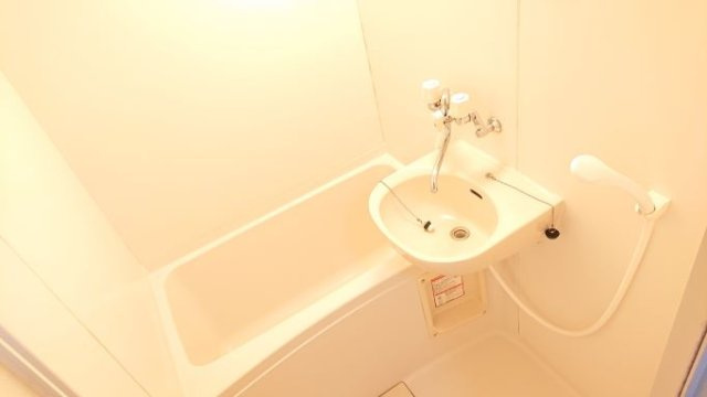 日々の疲れを癒すお風呂付です