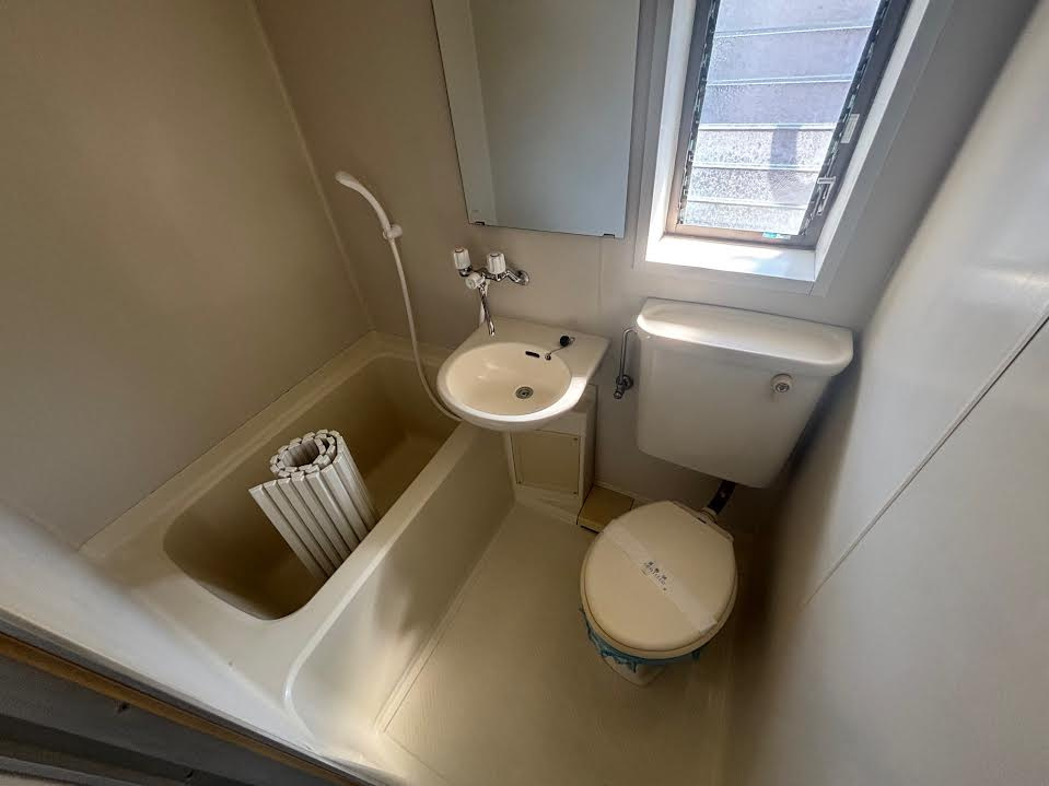 落ち着いた色調のトイレです