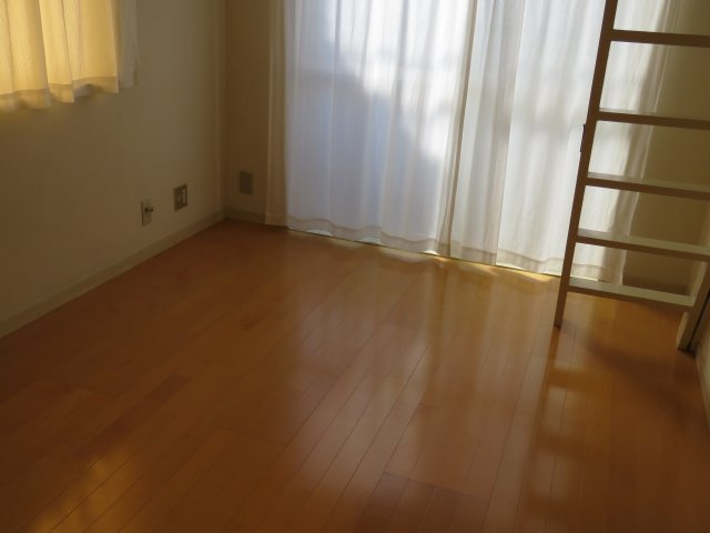 サンハイム霞ヶ関の洋室