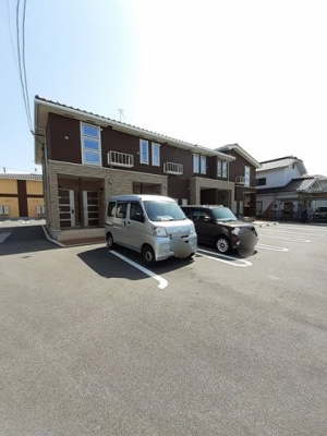 【駐車場】 | めぞん春日Ⅱ | 駐車場に車を止められます