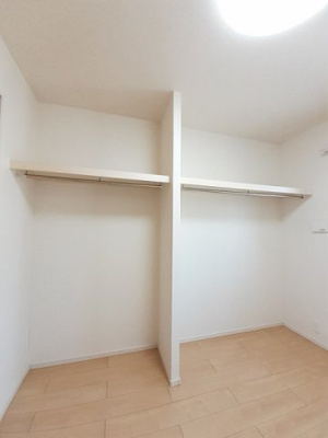 【収納】 | めぞん春日Ⅱ | たっぷりとした収納スペースです