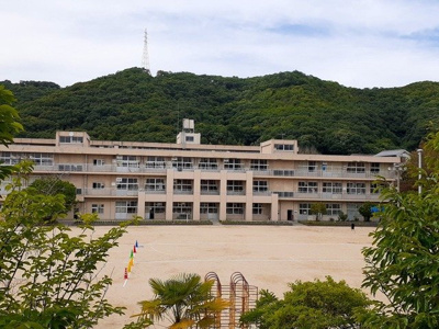 【周辺】 | ブライト・ジール | 福山市立春日小学校まで1600m