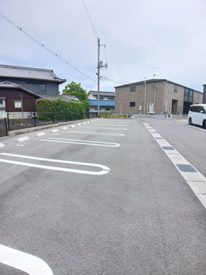 【駐車場】 | アウローラ　フジックスＡ | 駐車場に車を止められます