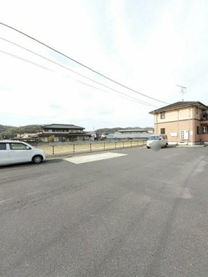 【駐車場】 | 中土井ロングハイツ | 駐車場があるので、車を買う予定の方も安心です