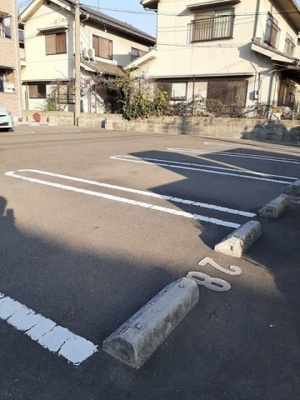 【駐車場】 | アンソレイユＤ | 駐車場があるので、車を買う予定の方も安心です