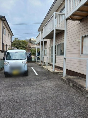 【駐車場】 | ハイツフェニックス | 駐車場に車を止められます