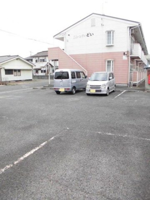 【駐車場】 | ニューシティどい | 駐車場があるので、車を買う予定の方も安心です