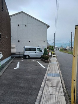 【駐車場】 | アンジューノ | 駐車場に車を止められます