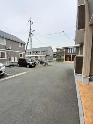 【駐車場】 | ラルジュグリーンＦ | 駐車場があるので、車を買う予定の方も安心です