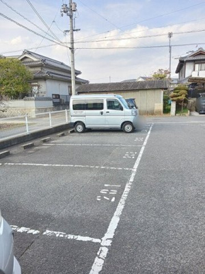 【駐車場】 | ルミネハイツ | 車をお持ちの方に嬉しい駐車場付きの物件です