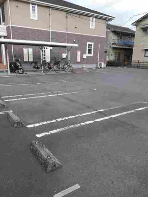 【駐車場】 | リヴィエールＡ | 駐車場があるので、車を買う予定の方も安心です