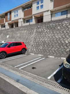 【駐車場】 | ノース・フィールド　Ⅱ | 駐車場に車を止められます