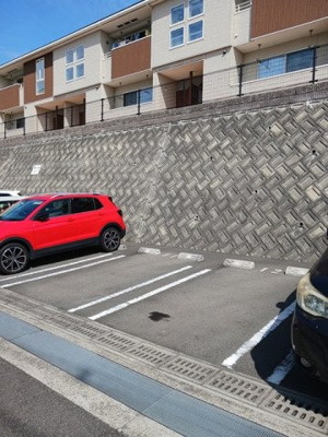 【駐車場】 | ノース・フィールド　Ⅱ | 駐車場に車を止められます