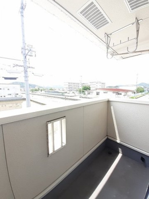 【バルコニー】 | エクセレンテＢ | 外からの目が気にならないバルコニーで洗濯物が干せます