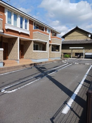 【駐車場】 | シルフィード津之郷 | 駐車場があるので、車を買う予定の方も安心です