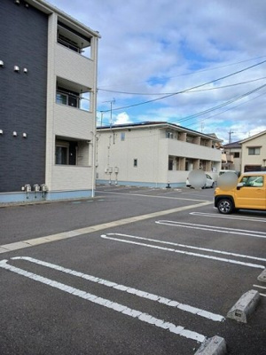 【駐車場】 | ベラ　ルーチェ　Ⅰ | 駐車場に車を止められます