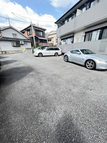 ルミエール北夙川　A棟の駐車場
