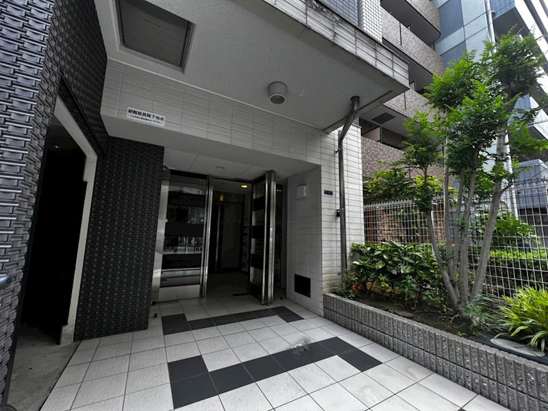 エスカーサ心斎橋EASTのエントランス