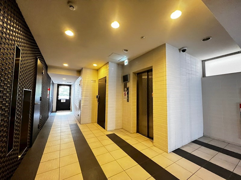 エスカーサ心斎橋EASTのロビー