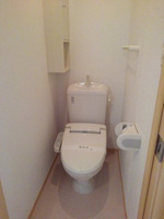 コンパクトで使いやすいトイレです