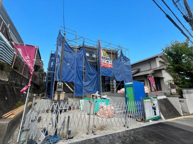 神戸市須磨区若草町　第1期　新築一戸建ての外観|周辺は落ち着いた街並みの住宅地！子育てがしやすい住環境です！まだ未完成ですが、現地でしかわからない事もございます。是非一度ご覧ください。