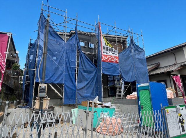 神戸市須磨区若草町　第1期　新築一戸建ての外観|周辺は落ち着いた街並みの住宅地！子育てがしやすい住環境です！まだ未完成ですが、現地でしかわからない事もございます。是非一度ご覧ください。