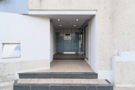 毎日通るエントランスはこのようになっています