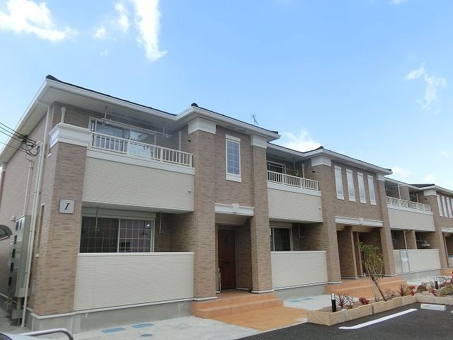 橿原市高殿町のアパート