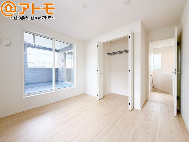 【子供部屋】 | 沼津市三枚橋第1　新築一戸建て　全1棟 | 広々使える収納付きの洋室です♪