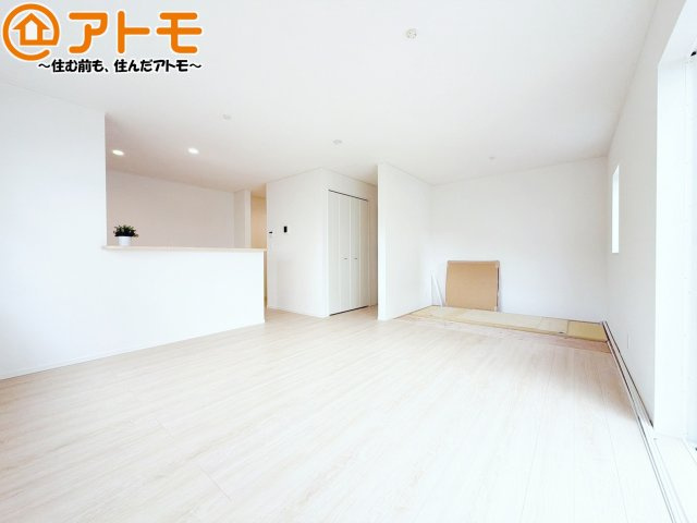 【居間・リビング】 | 沼津市三枚橋第1　新築一戸建て　全1棟 | 家族団らんのイメージは、リビングを思い浮かべませんか？リビングこそ広々とした空間が良いですね♪